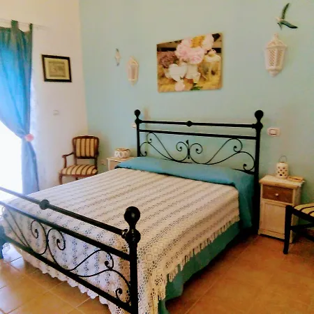 Casale Conte Dell'anna 切萨雷奥港